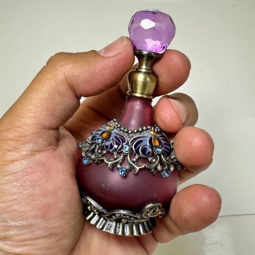 Vintage ornate perfume bottle Yufeng 25ml purple