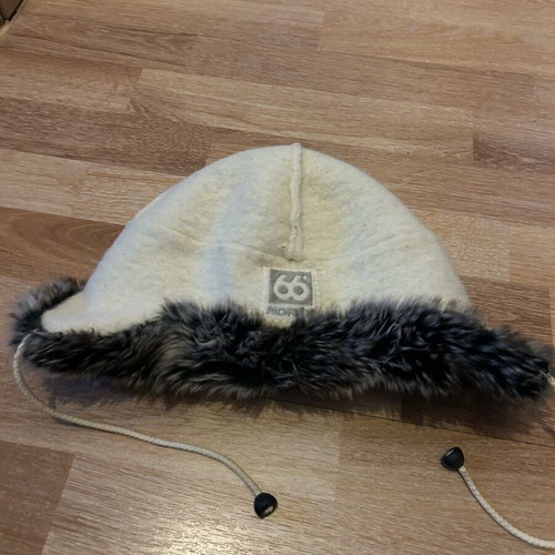 66 North woolen kids hat like new, white from Iceland