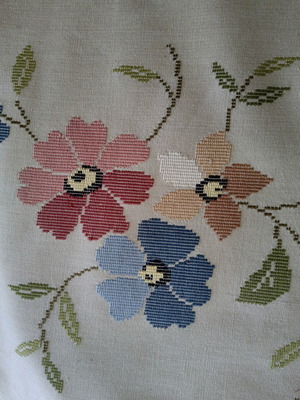 Woven beige tablecloth, 1.85m diameter