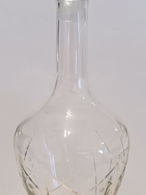 Crystal decanter used with geometric engraved design from 1950-60 era