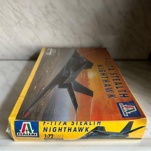 Italeri 1/72 Lockheed F-117A Nighthawk model kit new