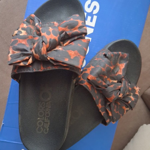 Colors Of California leopard bow satin slides like new