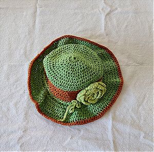Πράσινο πλεκτό καπέλο για κοριτσάκι περίπου 2 χρονών