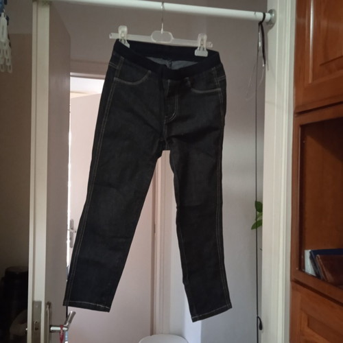 Uniqlo jeans size S like new, black with elastic waist