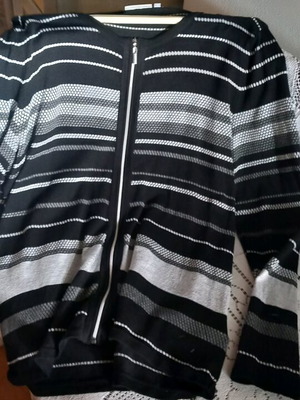Knitted jacket large with zipper used