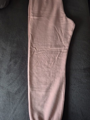 Tracksuit pants pink like new with elastic waist and ankle size M
