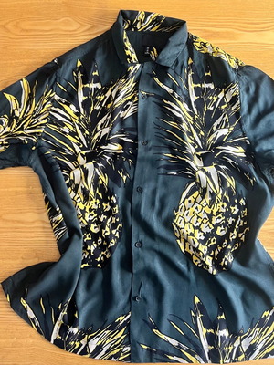 H&M dark green pineapple shirt XXL like new