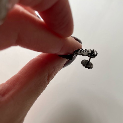 Single earring with zircon like new, stylish for all uses