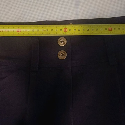 Lussile pants like new, size 44, black capri with buttons