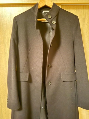 Max Mara women's coat size medium black like new, wool