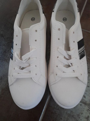 Sneakers ολοκαίνουργια, λευκά, νούμερο 40