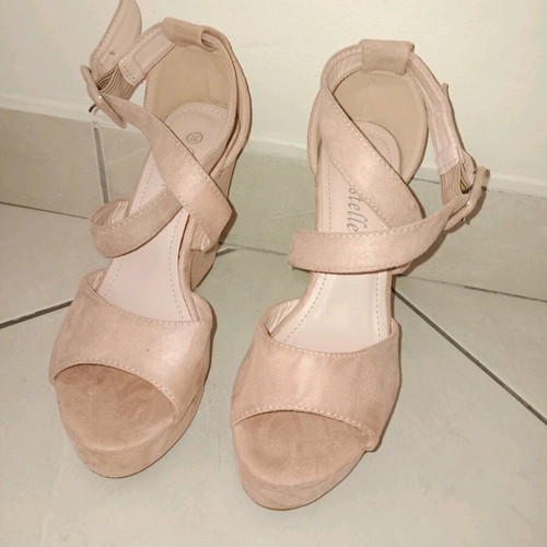 Pink suede platforms like new, size 38 with crisscross strap