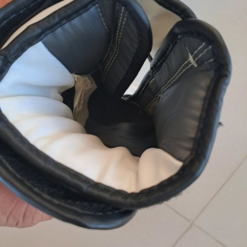 Boxing gloves for kids like new, age 10-15