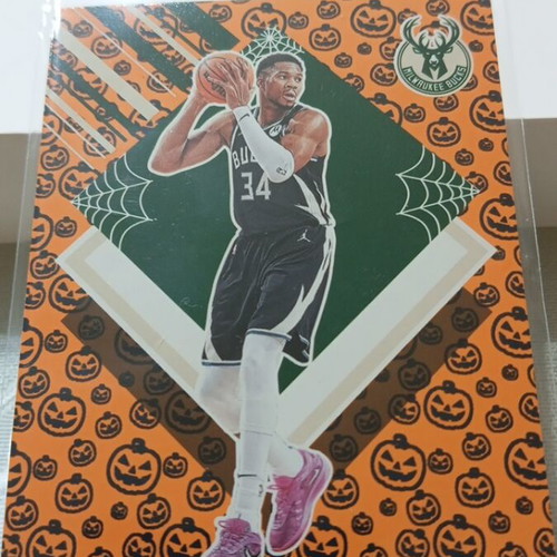 Giannis Antetokounmpo NBA Hoops Haunted Hoops Orange Pumpkins card