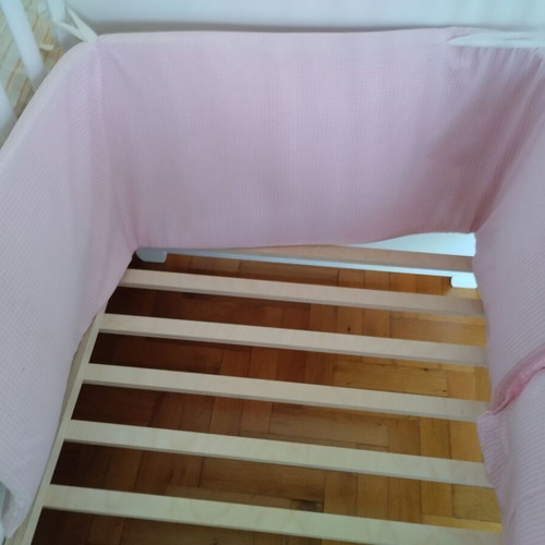 Baby crib bumper like new with washable cover