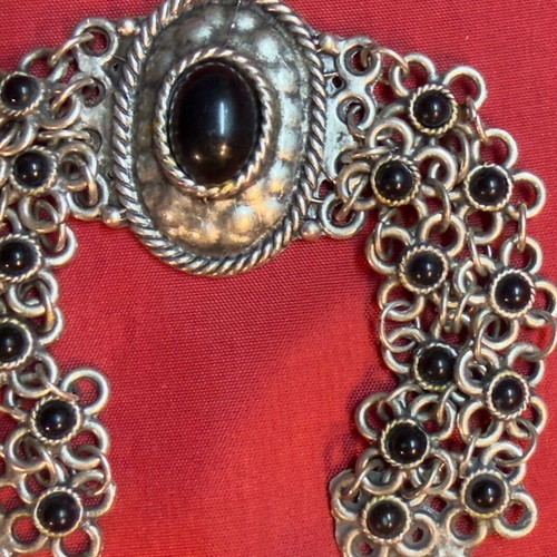 Vintage bracelet with black stone and filigree technique like new