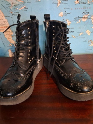 Platform Wingtip Brogues boots with studs and zipper like new