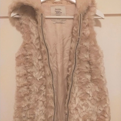 Bershka fur vest used, size S, beige with pockets and hood