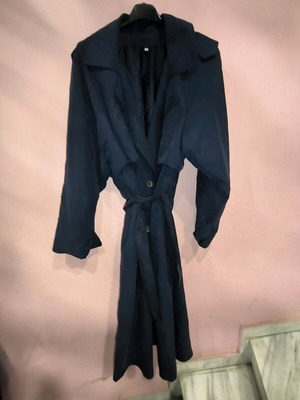 Винтидж тъмносин тренчкот с колан, като нов, oversized