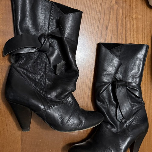 The Xdye Trademark black leather boots size 39 used