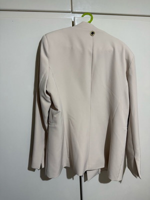 Lynne jacket size 46 like new, white