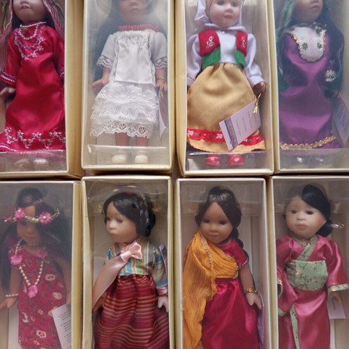 Porcelain dolls of the world new, complete collection of 50 pieces