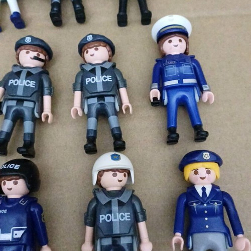 Playmobil police figures pack of 11, like new, K12