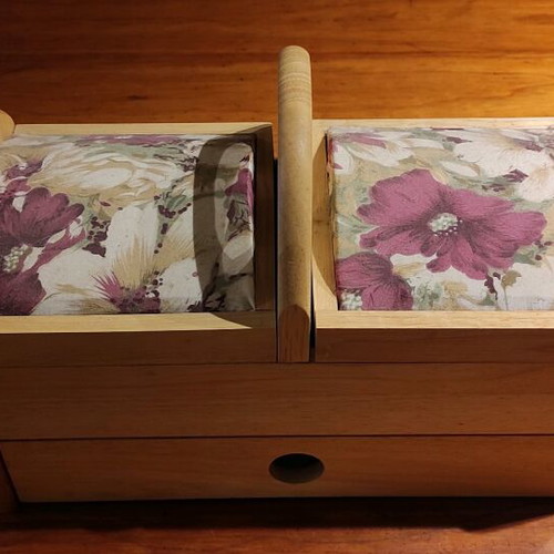 Vintage sewing kit case like new, wooden