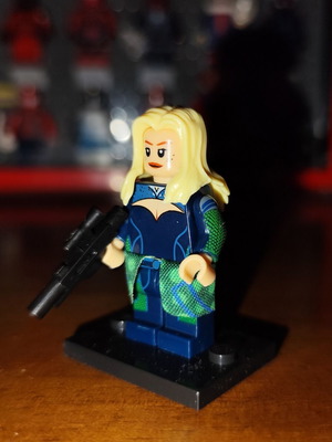 Satine Kryze Star Wars Lego minifigure with blaster and stand