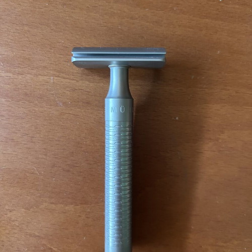 Muhle Rocca R94 closed comb safety razor