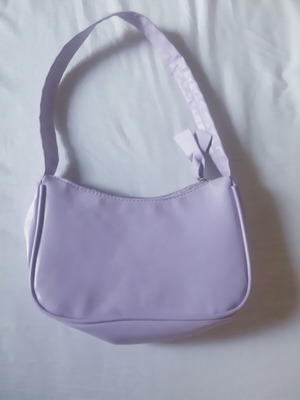 Τσάντα ώμου δερμάτινη μωβ λιλά σε άριστη κατάσταση
