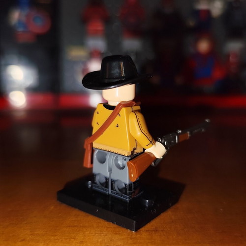 Arthur Morgan minifigure like new with accessories