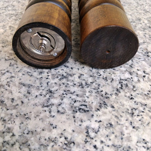 Vintage wooden salt and pepper set, 18 cm height, new
