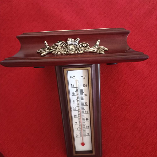 Metal ashtray used with wooden base silver color