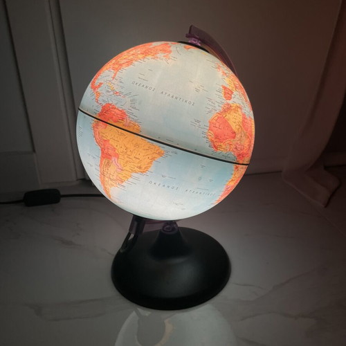 Globe Lamp in Excellent Condition