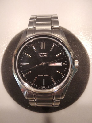 Casio ρολόι Quartz με ένδειξη ημέρας και ημερομηνίας, καινούργιο, μαύρο και ασημί