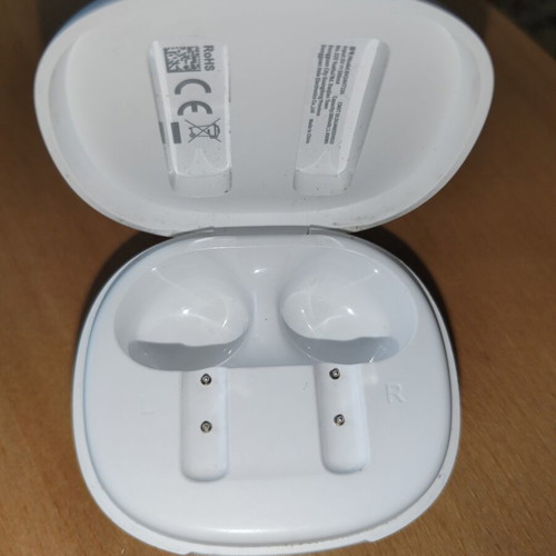 QCY AilyBuds E20 wireless earbuds used, battery weak