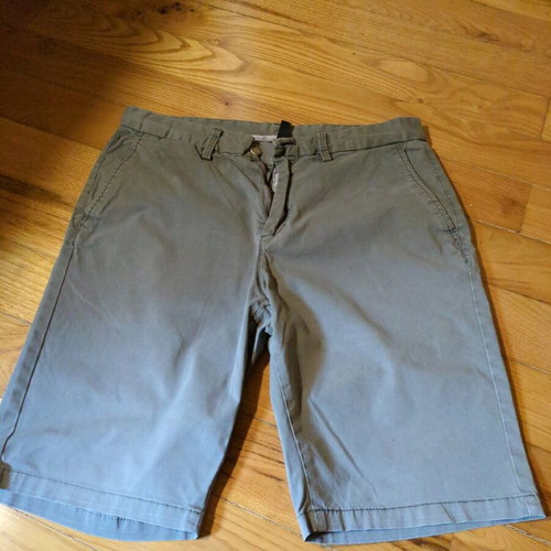 Men's bermuda shorts like new, size M, olive color
