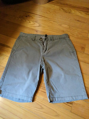 Men's bermuda shorts like new, size M, olive color