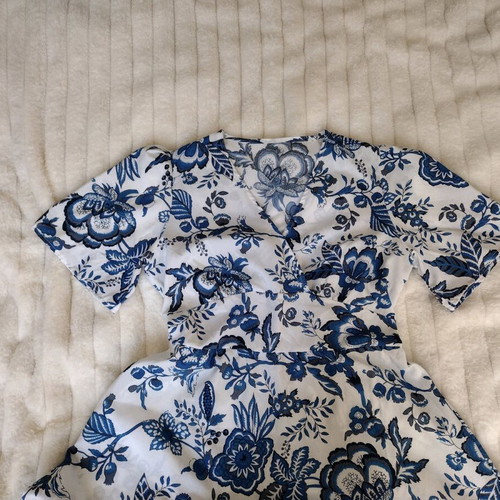 Mediterranean Blue and White Floral Dress like new with Short Sleeves
