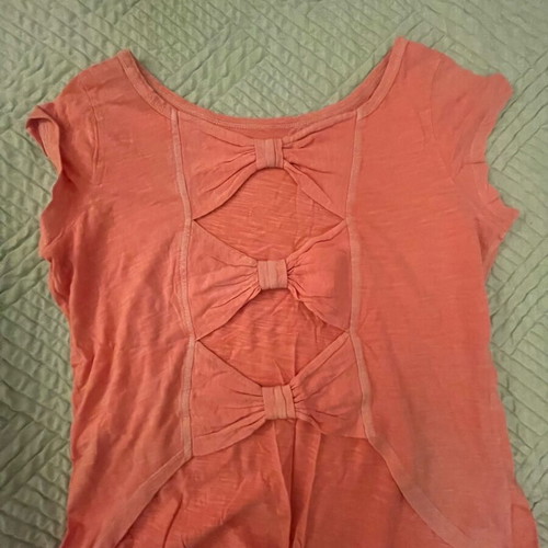 Coral t-shirt like new, short sleeve with bow design, size S