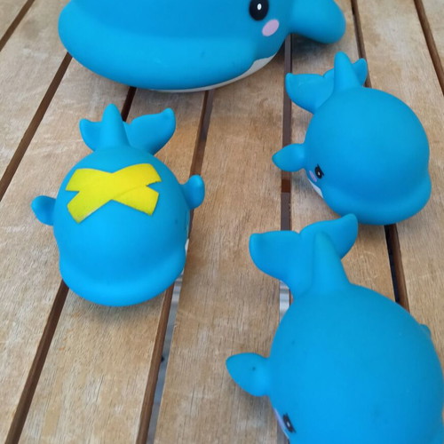 Baby bath toys used, pack with mama and baby whales