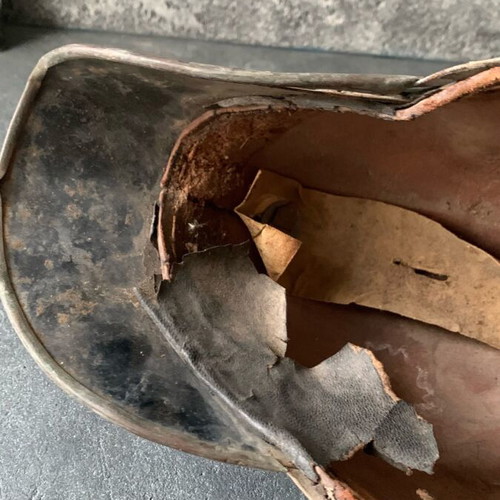 Firefighter helmet old used, requires restoration