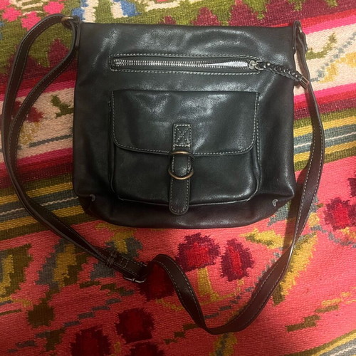 Black bag like new, convenient size for all occasions