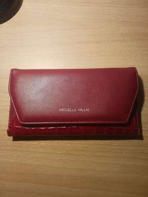Michelle Moon red wallet like new