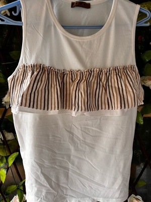 Women's sleeveless blouse like new, white with beige design, size S/M