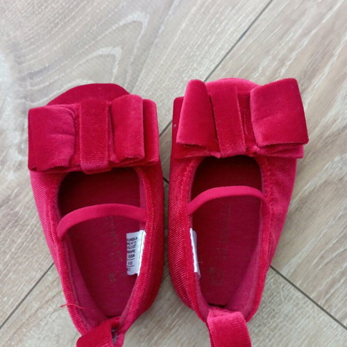 Velvet baby shoes new, size 18