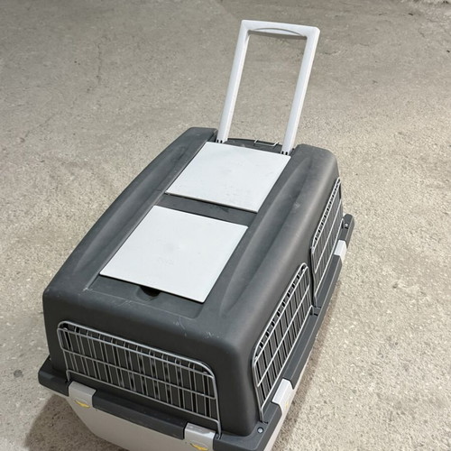 Dog crate new, suitable for pets up to 20kg