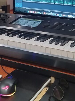 Korg Kronos 88 synthesizer σαν καινούργιο