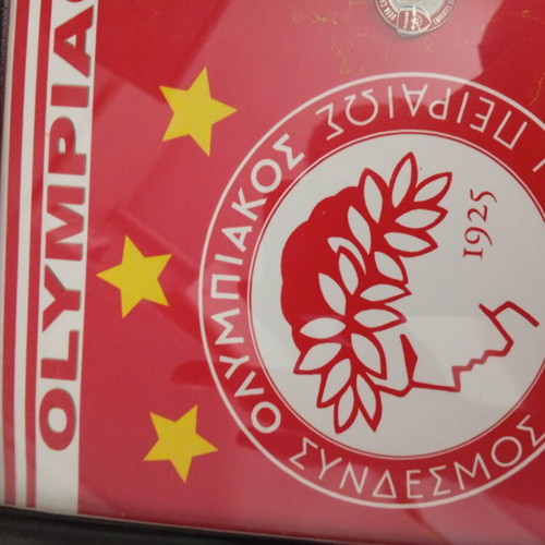 Olympiacos collectible with badges like new